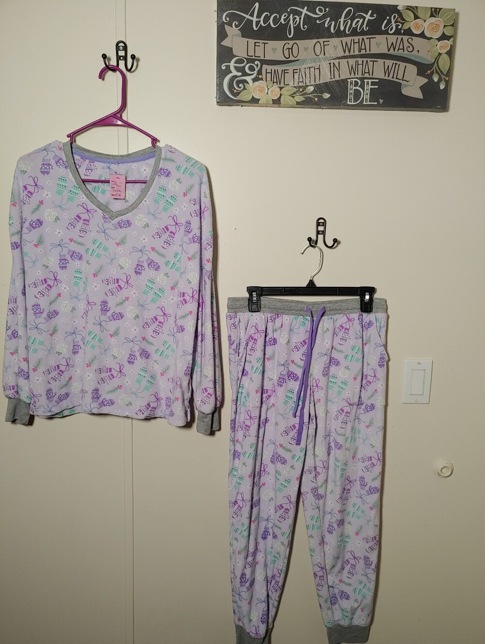 Cuddl Duds. Medium Soft & Warm Purple Winter Theme Pajama Set